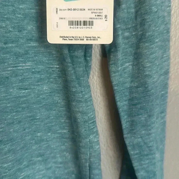 a.n.a Women’s Basic Long Sleeve Crewneck Tee - Picture 4 of 6